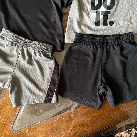 Nike - Picture 4 of 6